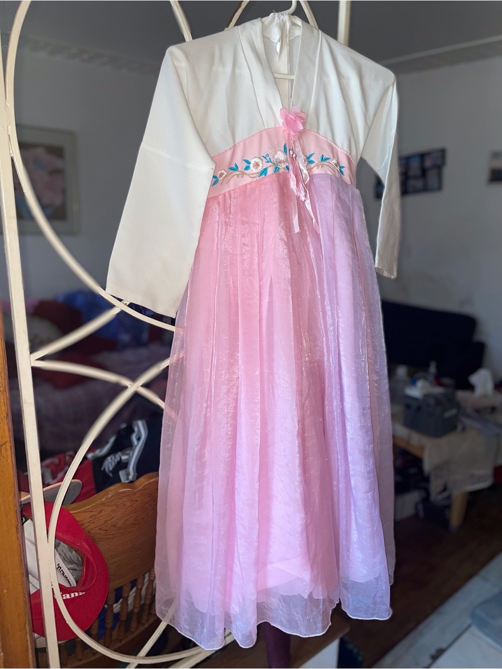 Girls Shimmery Pink & White Korean Hanbok style Dress with embroidery age 7-10.